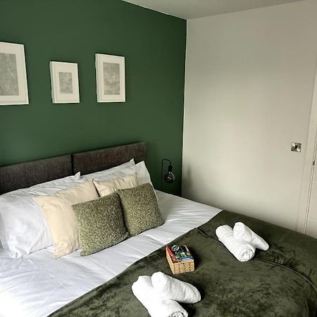 Luxury Oaks Suite, Free Private Parking, 2 Bed 2 Bathroom Apartment, Central Solihull Birmingham Buitenkant foto