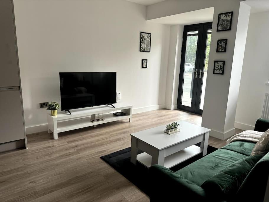 Luxury Oaks Suite, Free Private Parking, 2 Bed 2 Bathroom Apartment, Central Solihull Birmingham Buitenkant foto