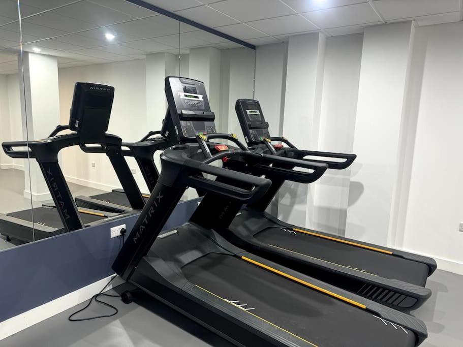 Luxury Oaks Suite, Free Private Parking, 2 Bed 2 Bathroom Apartment, Central Solihull Birmingham Buitenkant foto
