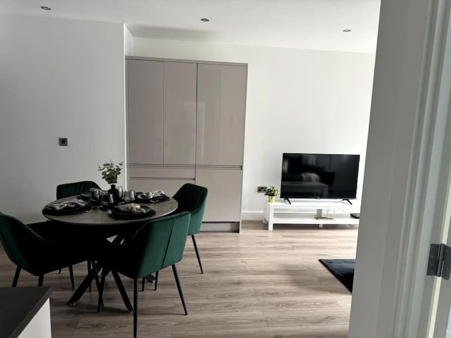 Luxury Oaks Suite, Free Private Parking, 2 Bed 2 Bathroom Apartment, Central Solihull Birmingham Buitenkant foto
