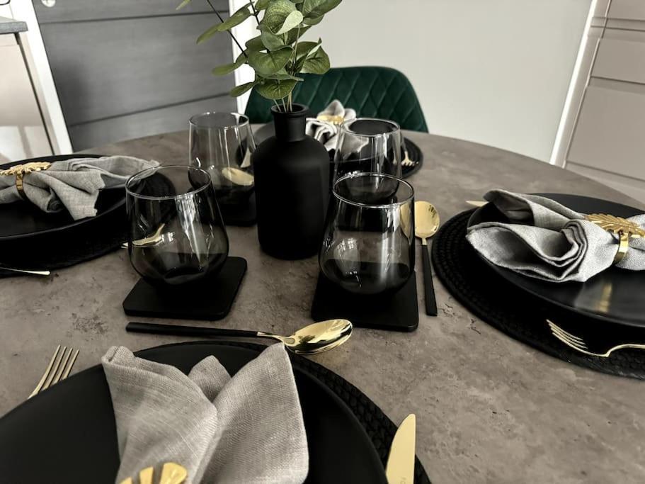 Luxury Oaks Suite, Free Private Parking, 2 Bed 2 Bathroom Apartment, Central Solihull Birmingham Buitenkant foto