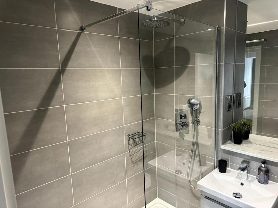 Luxury Oaks Suite, Free Private Parking, 2 Bed 2 Bathroom Apartment, Central Solihull Birmingham Buitenkant foto