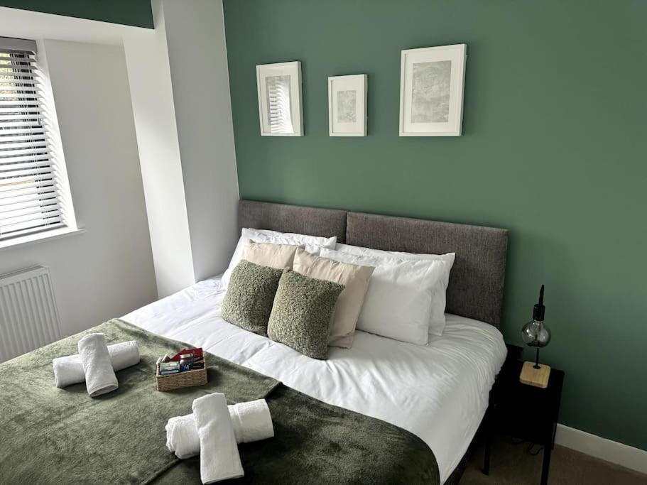 Luxury Oaks Suite, Free Private Parking, 2 Bed 2 Bathroom Apartment, Central Solihull Birmingham Buitenkant foto
