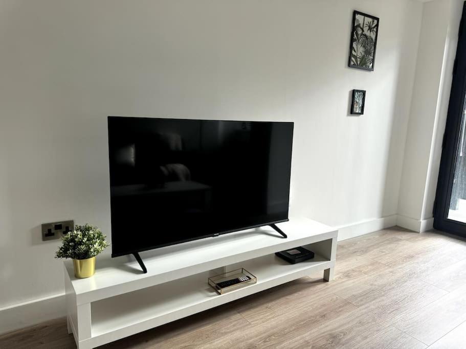 Luxury Oaks Suite, Free Private Parking, 2 Bed 2 Bathroom Apartment, Central Solihull Birmingham Buitenkant foto