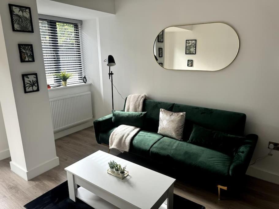 Luxury Oaks Suite, Free Private Parking, 2 Bed 2 Bathroom Apartment, Central Solihull Birmingham Buitenkant foto