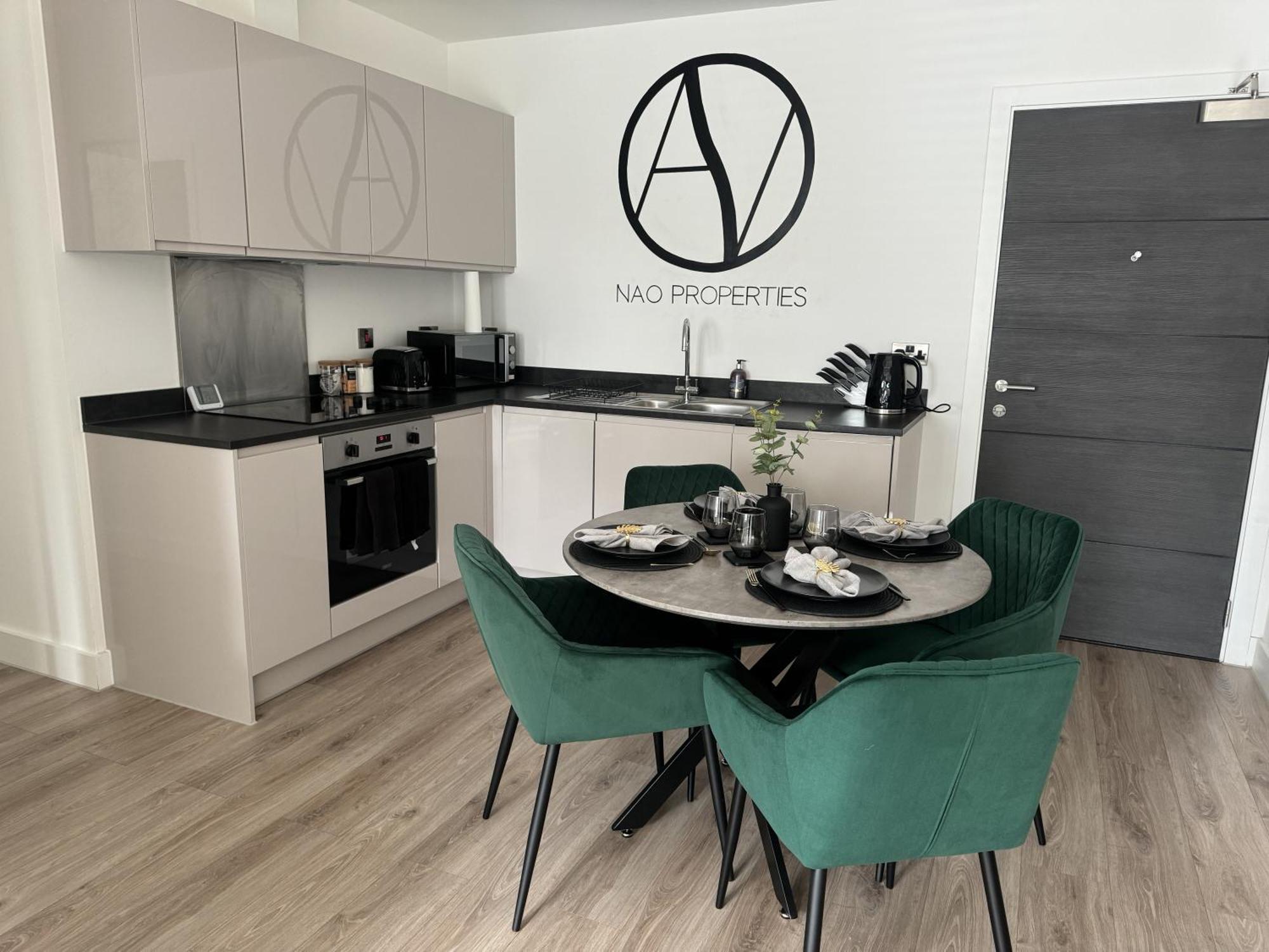 Luxury Oaks Suite, Free Private Parking, 2 Bed 2 Bathroom Apartment, Central Solihull Birmingham Buitenkant foto